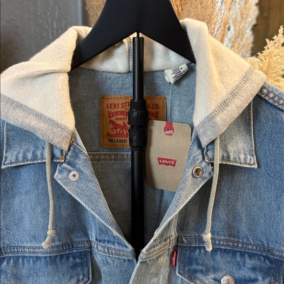 Levi's Denim Jacket with Gray Hoodie - Picture 4 of 8